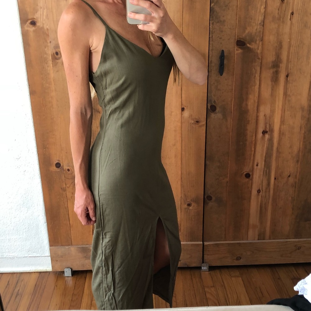 Green Fitted Mid Dress with Front Slit